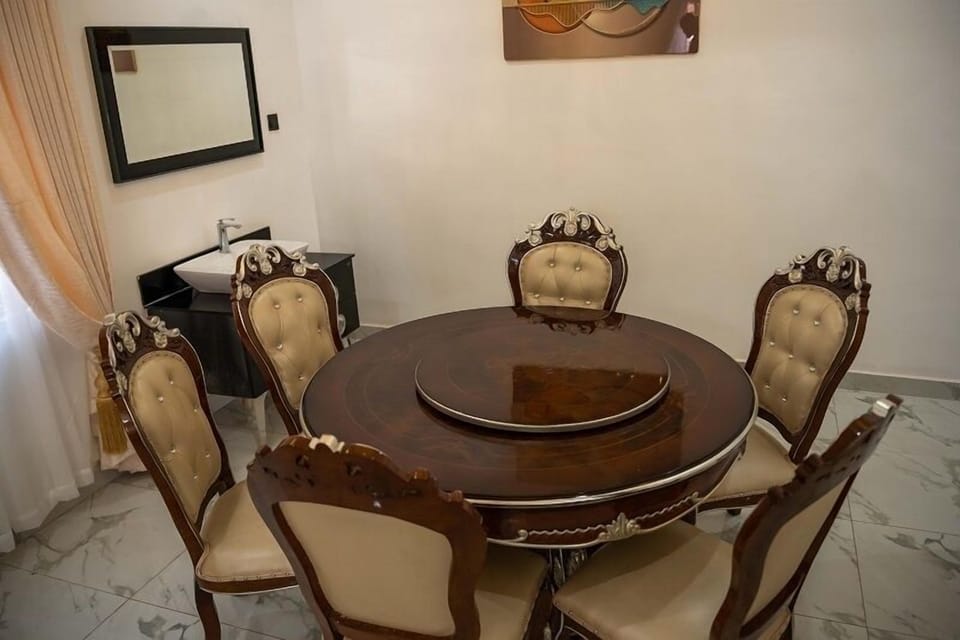 Family Apartment, Balcony, City View | Dining room