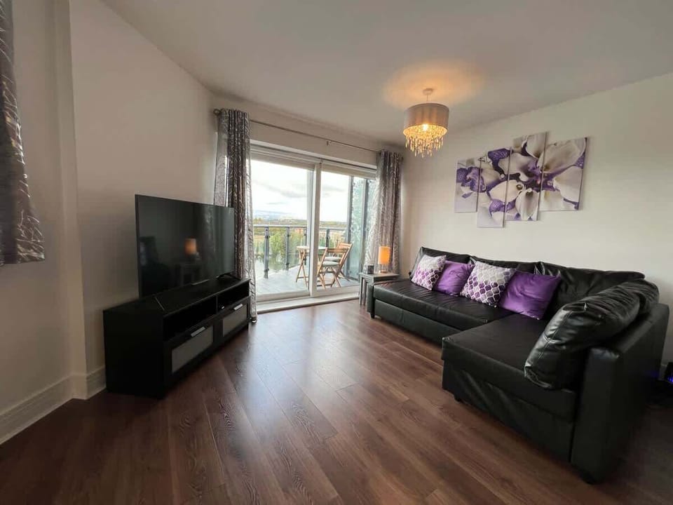 Spacious living room