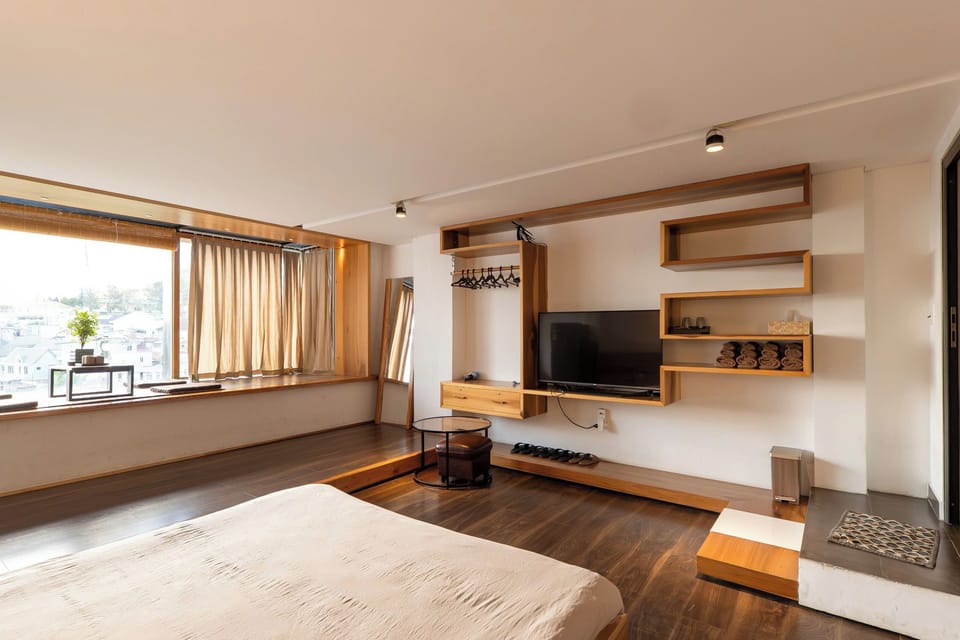 Premium Quadruple Room, 2 Queen Beds, Valley View | Laptop workspace, soundproofing, free WiFi