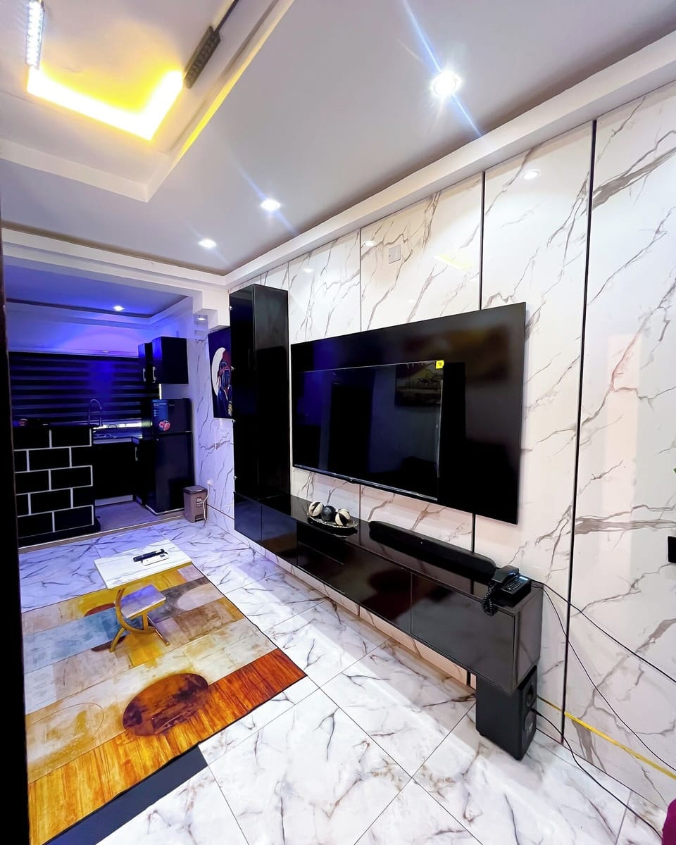 Deluxe Apartment, Balcony, City View | Living area