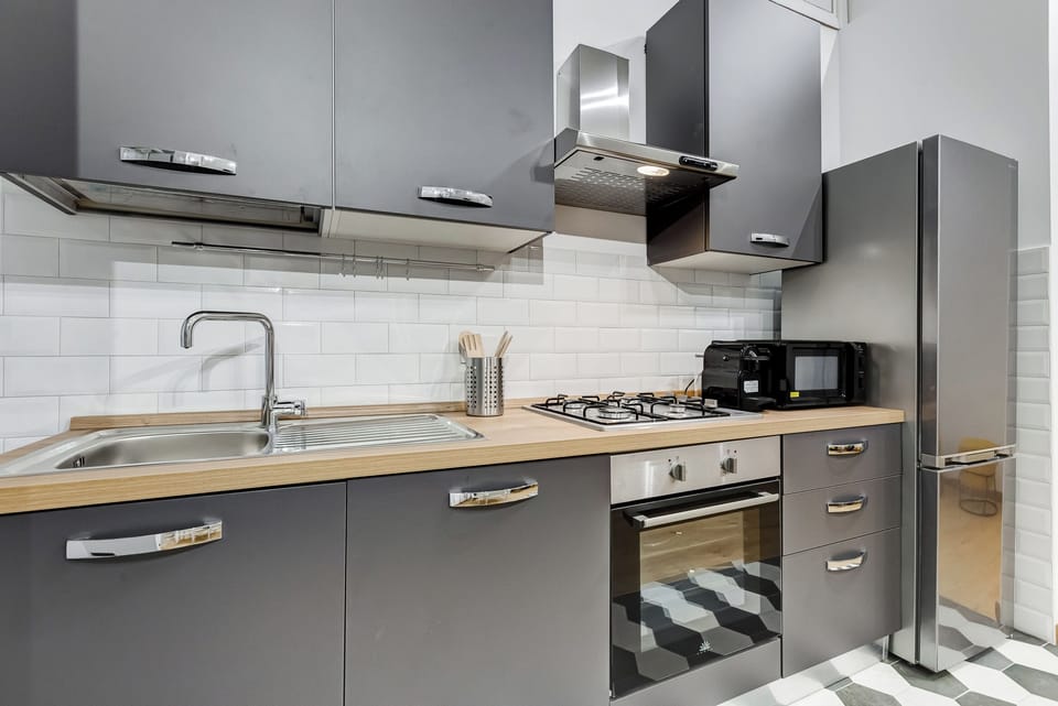 Apartment, 3 Bedrooms, Non Smoking | Private kitchen | Fridge, microwave, oven, stovetop