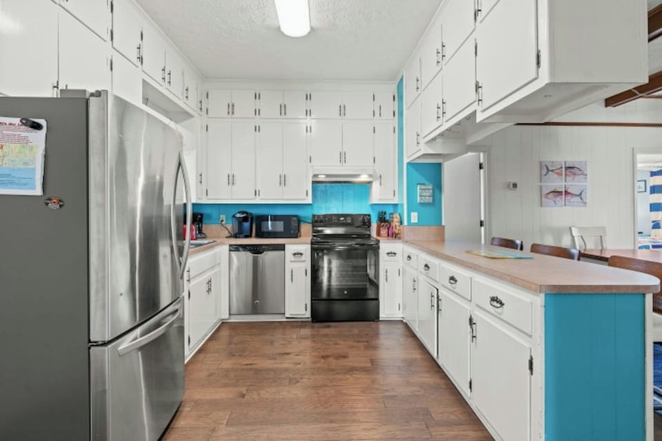 A fully stocked kitchen makes meal preparation a breeze.