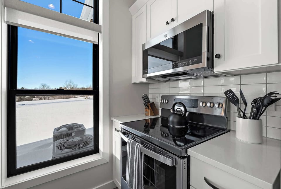 Brand new unit with new appliances