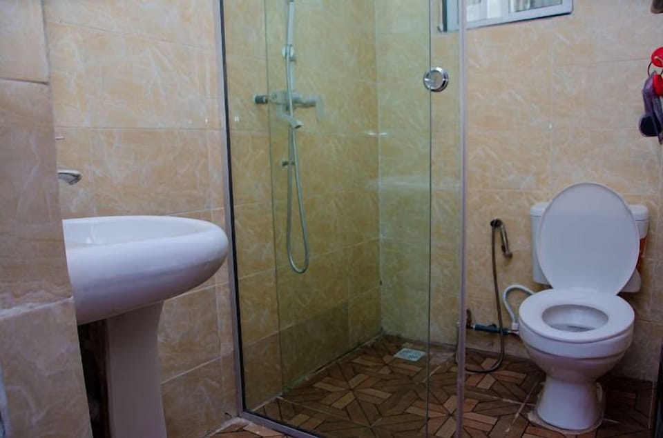 Deluxe Room, Balcony, City View | Bathroom | Free toiletries, hair dryer, towels, soap