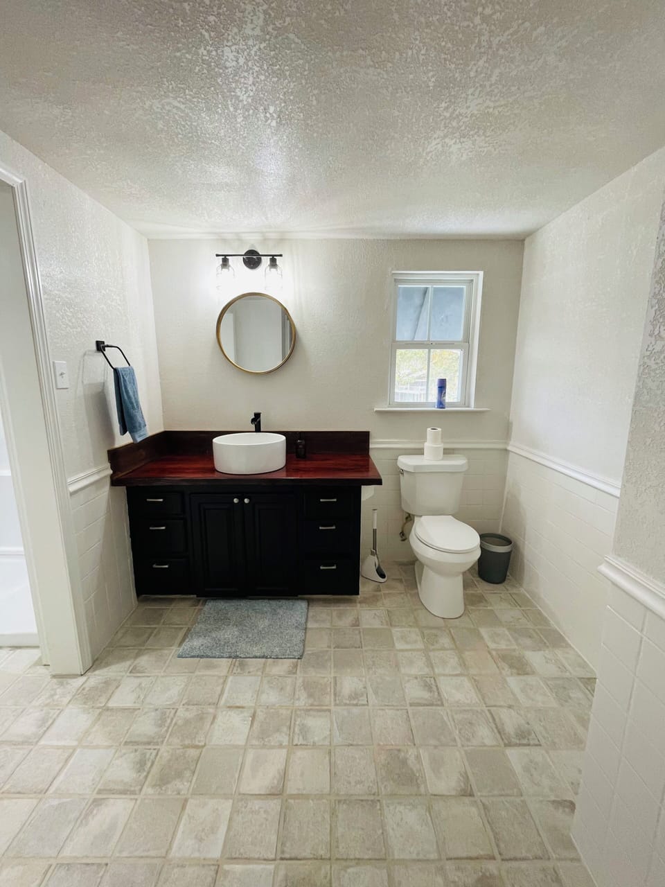 Third level bathroom
