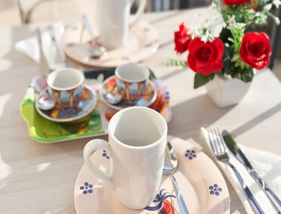 Room, 1 Bedroom, Smoking, Patio | Food and drink