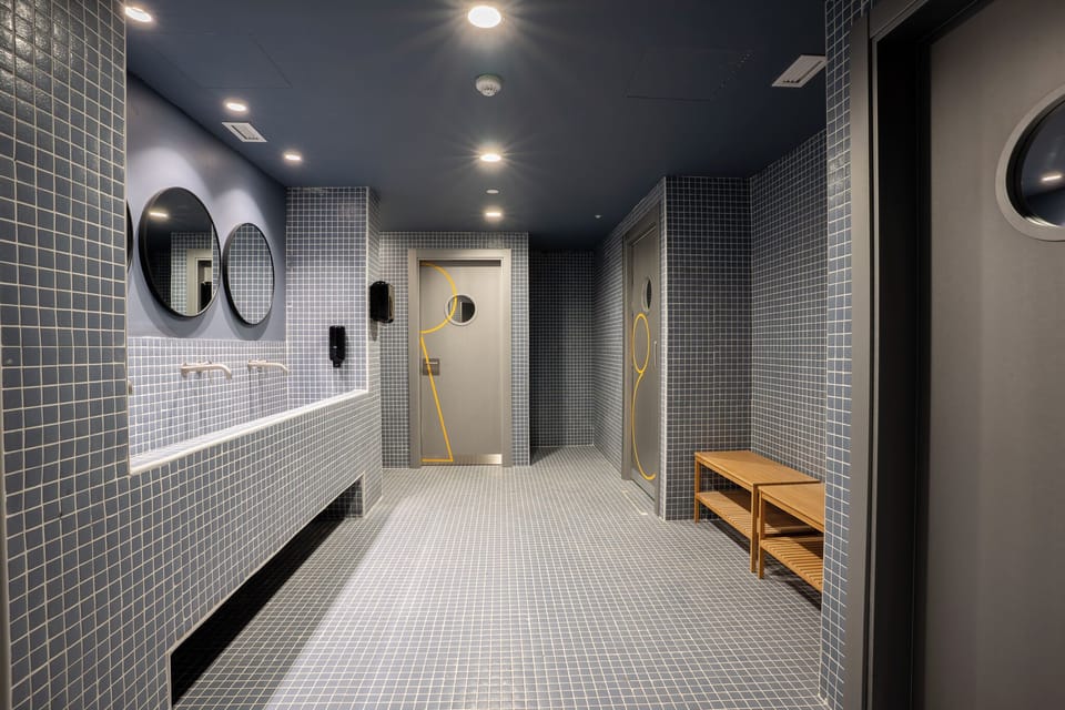 Shower, towels