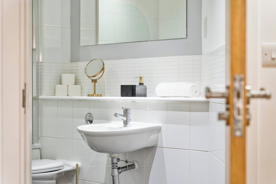 Apartment | Bathroom | Combined shower/tub, deep soaking tub, hair dryer, towels