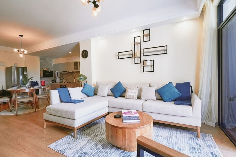 Superior Apartment, 2 Bedrooms, Balcony, City View | Living area