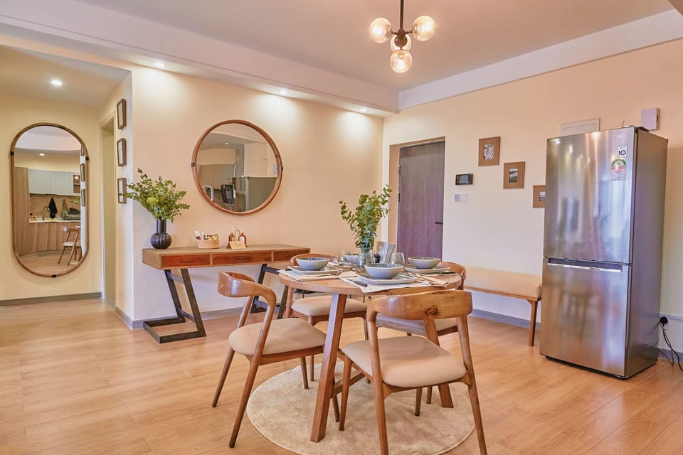 Superior Apartment, 2 Bedrooms, Balcony, City View | Dining room