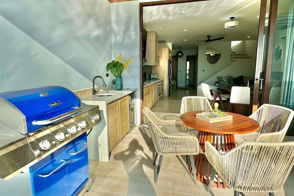 3BR Oceanview Sunset- Stylish outdoor dining experience