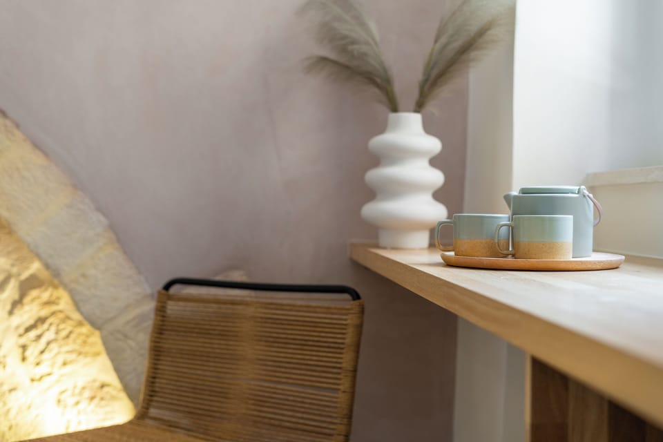 Comfort Studio Suite | Premium bedding, minibar, desk, laptop workspace