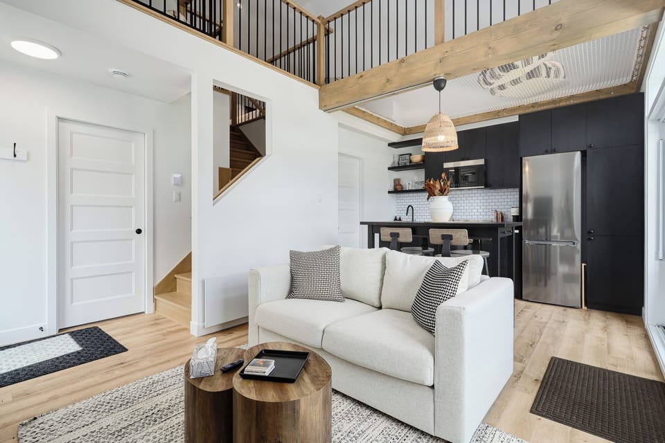 Living room, kitchen 