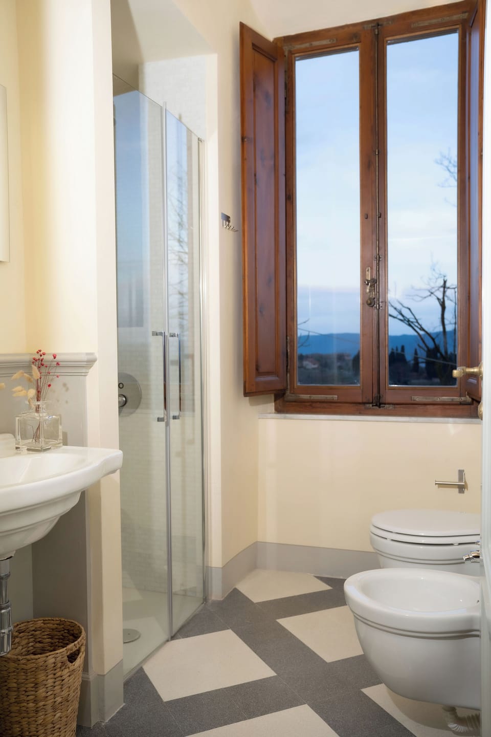 Comfort Double Room, Non Smoking, Private Bathroom | Bathroom | Shower, free toiletries, hair dryer, slippers
