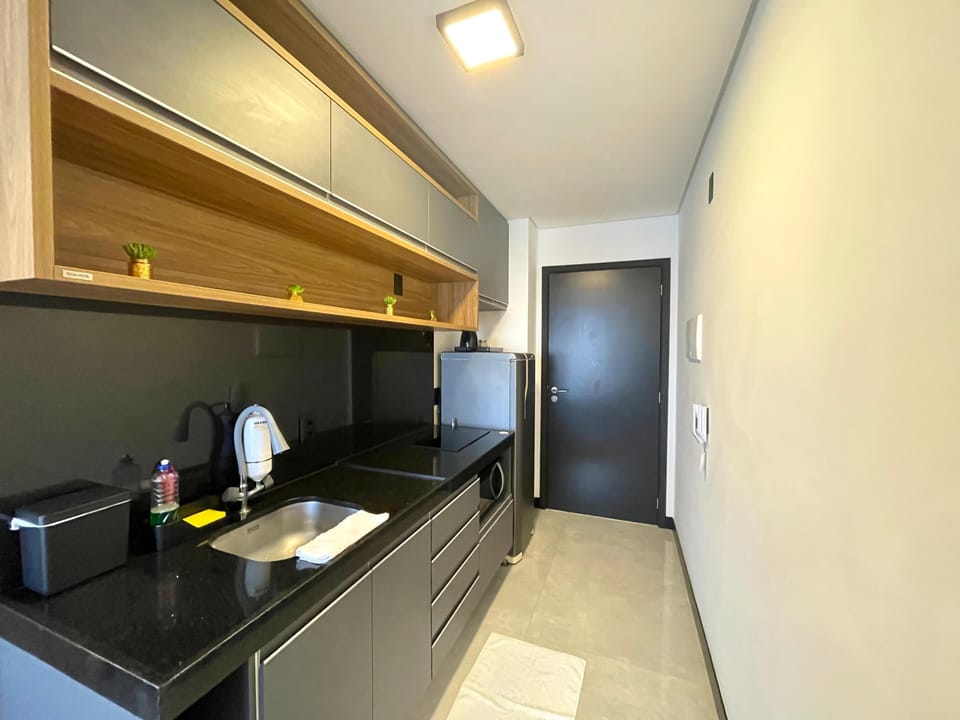 Apartment, City View | Private kitchen | Fridge, oven, stovetop, cookware/dishes/utensils