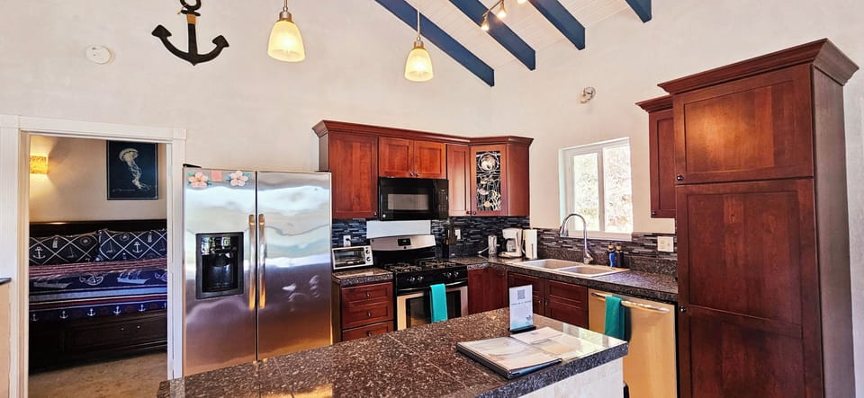 Full kitchen