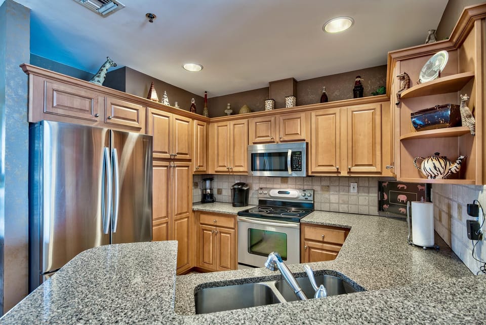 Condo, Multiple Beds (Empress 803) | Private kitchen | Oven, toaster, cookware/dishes/utensils