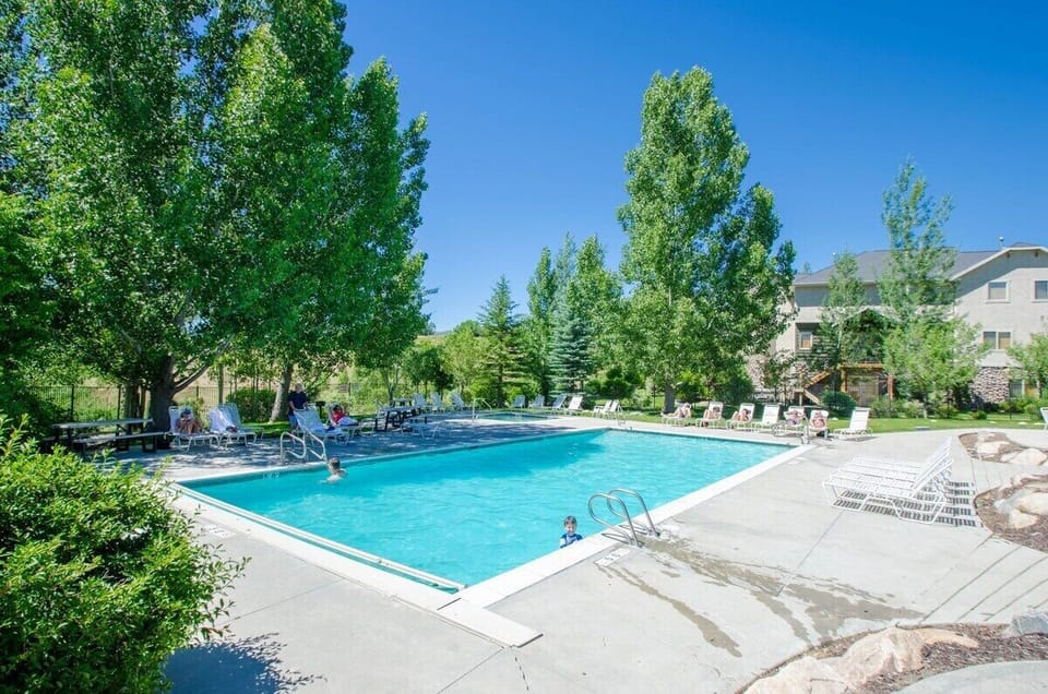 Community Pool & Hot Tub