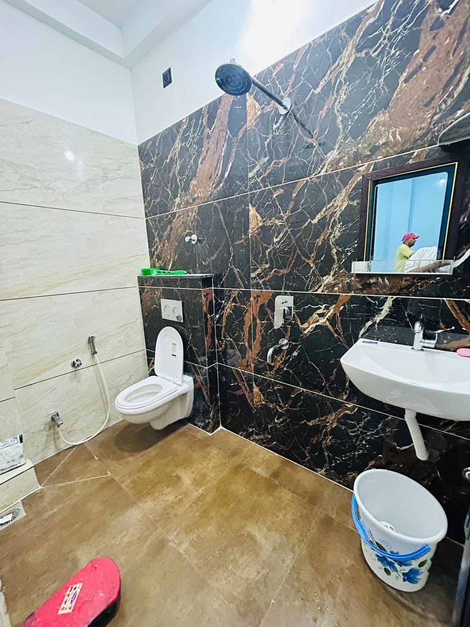 Deluxe Room | Bathroom | Free toiletries, bathrobes, slippers, towels