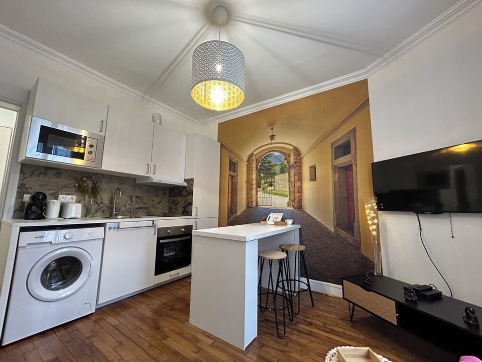 Comfort Apartment, City View | Living area