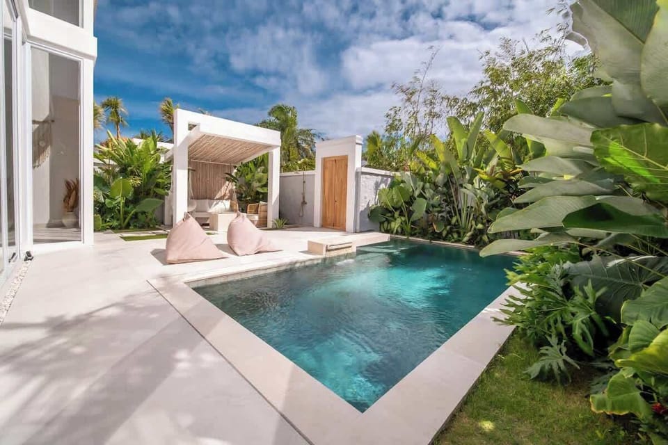 Patio perfection meets tropical charm