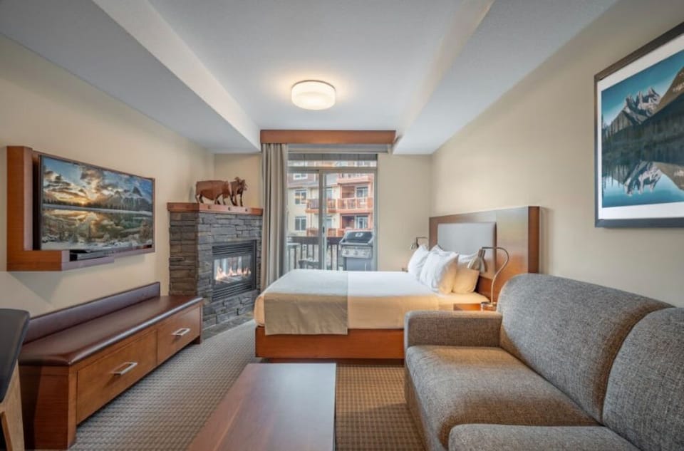 Bright and inviting lounge space with a warm ambiance, offering comfort and charm.