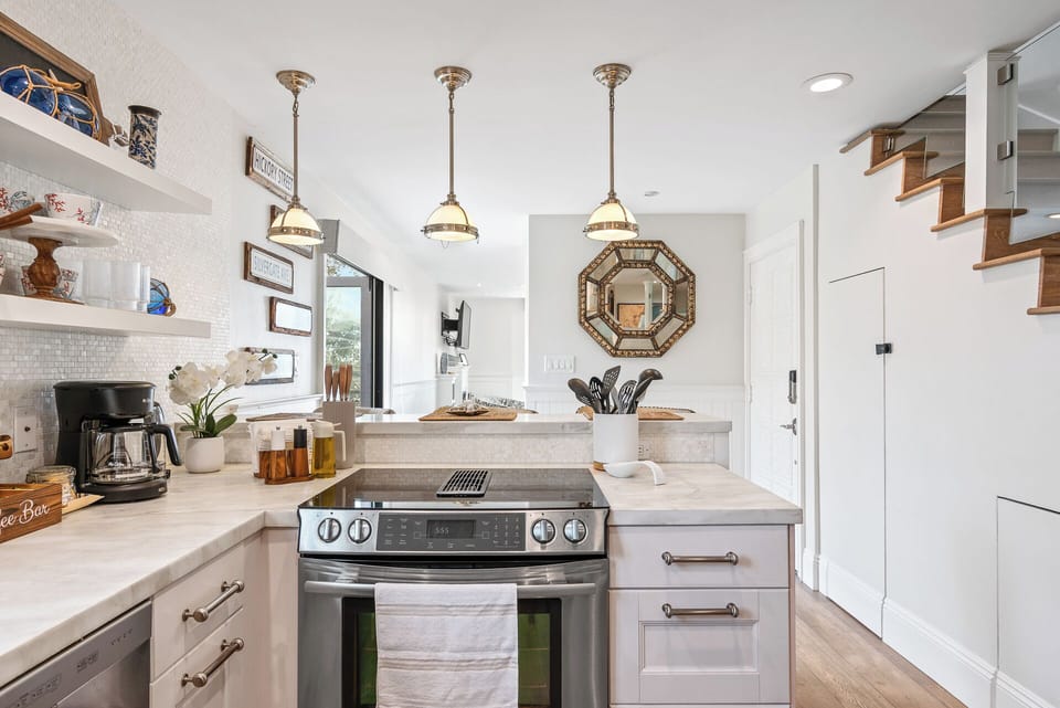 Fully Equipped Kitchen with All Major Appliances for Easy Cooking