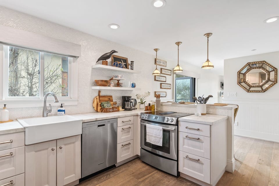 Fully Equipped Kitchen with All Major Appliances for Easy Cooking