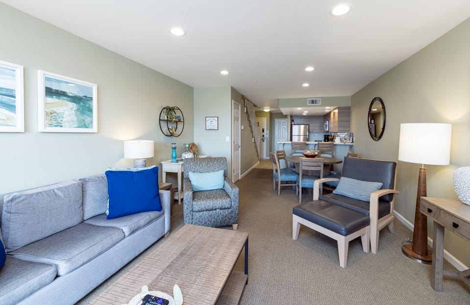 Dining Area to Kitchen View 