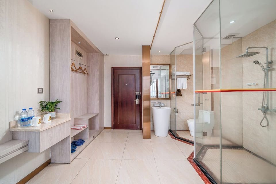 Classic Single Room, City View | Bathroom | Free toiletries, hair dryer, slippers, towels