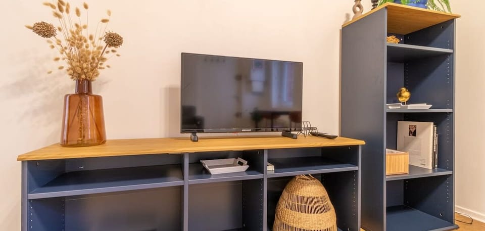 Espace séjour avec télévision