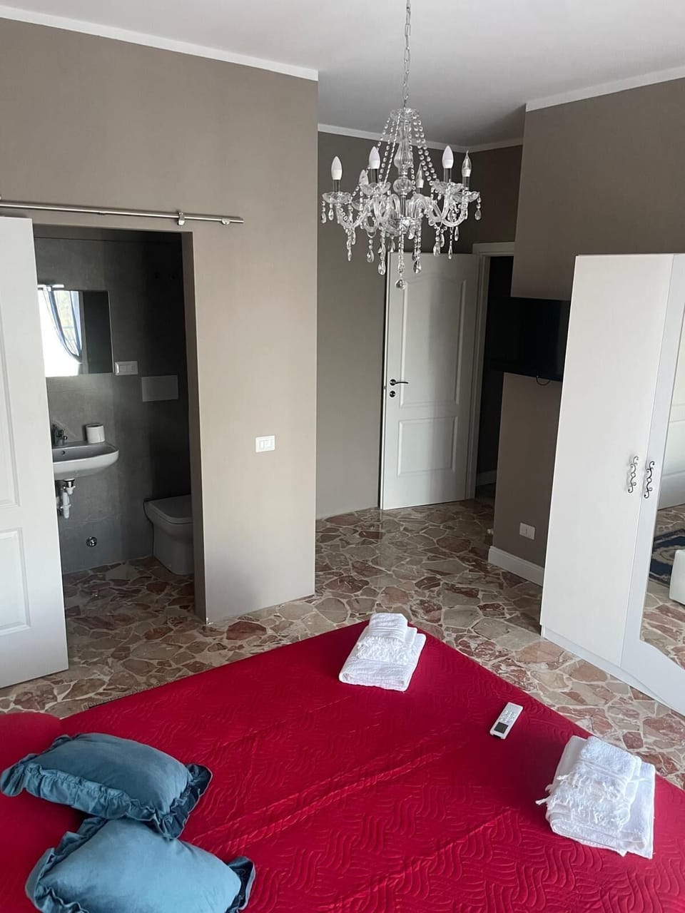 Royal Double or Twin Room, Mountain View | Bathroom | Free toiletries, hair dryer, towels, soap