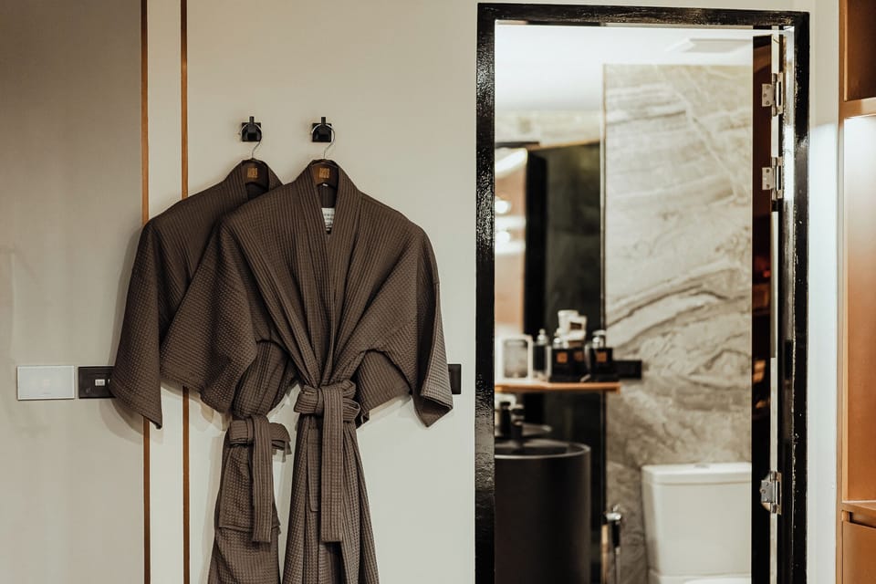Executive Balcony with Smart iPad | Bathroom amenities | Shower, rainfall showerhead, free toiletries, hair dryer
