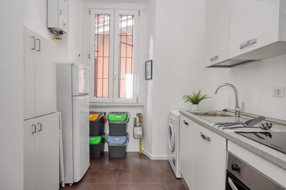 Apartment, 3 Bedrooms, 2 Bathrooms | Private kitchen | Dishwasher, espresso maker, electric kettle, dining tables