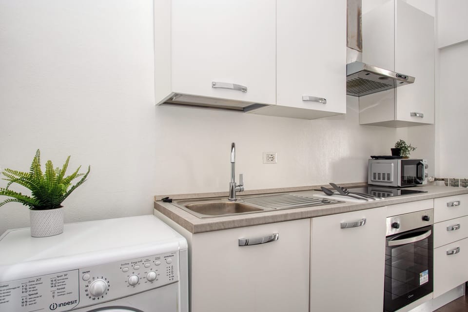 Apartment, 3 Bedrooms, 2 Bathrooms | Private kitchen | Dishwasher, espresso maker, electric kettle, dining tables