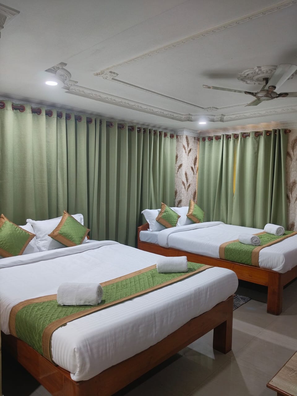 Quadruple Room, Balcony | Desk, laptop workspace, iron/ironing board, free WiFi