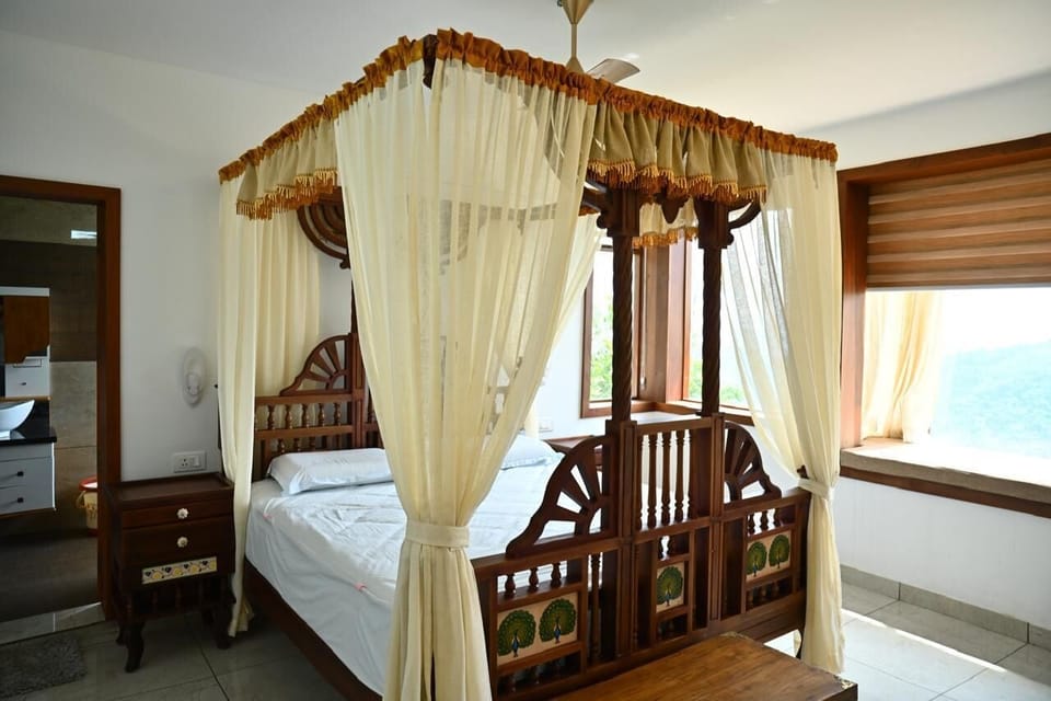 Deluxe Double Room, Balcony | Premium bedding, desk, free WiFi, bed sheets