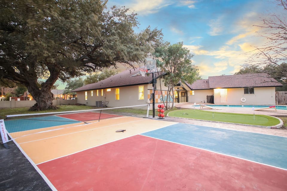 Game time! Pickleball, basketball, and endless fun on your private sportscourt! 
