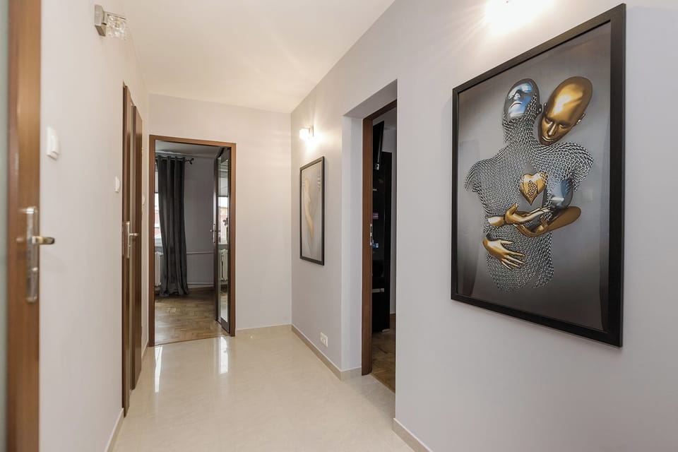 2 bedrooms, iron/ironing board, WiFi (free)