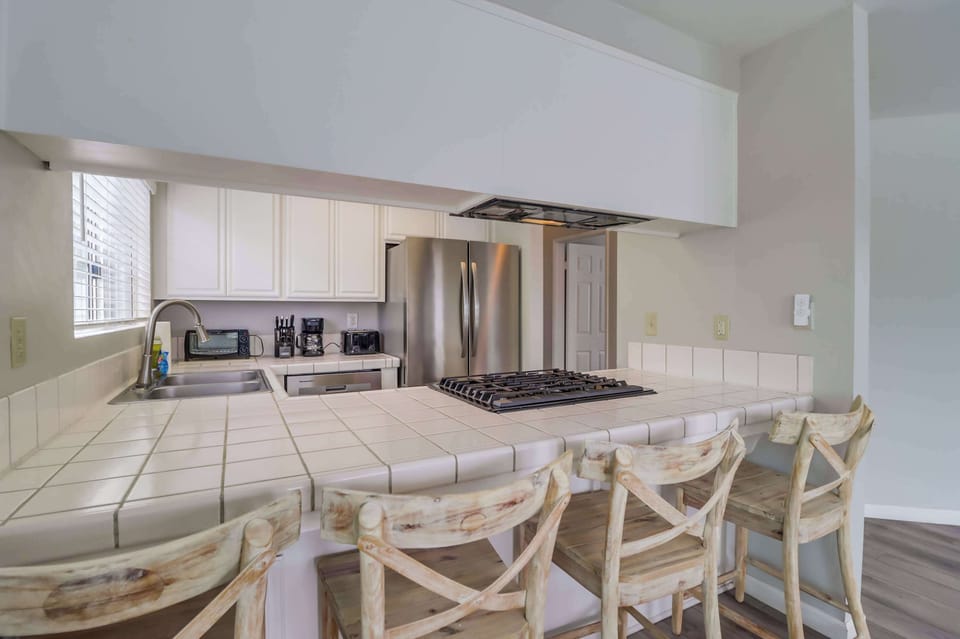 Kitchen bar seating