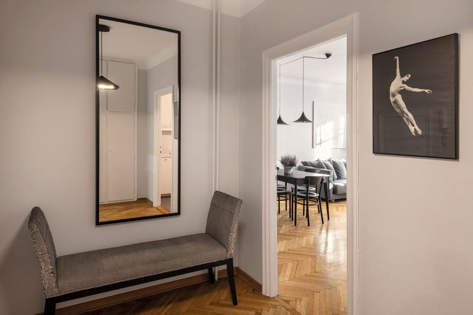 Comfort Apartment | 2 bedrooms, blackout drapes, iron/ironing board, free WiFi