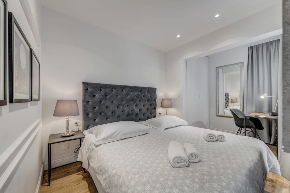 Deluxe Studio Suite, Balcony, City View | In-room safe, free WiFi