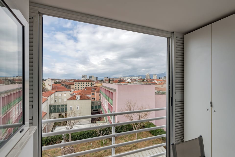 Deluxe Studio Suite, Balcony, City View | Balcony