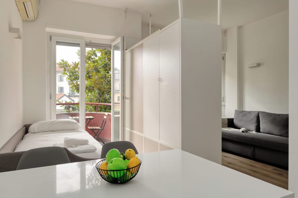 Studio, Balcony | Desk, laptop workspace, iron/ironing board, free WiFi