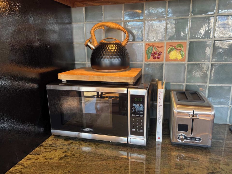 Kitchenette microwave, toaster and teapot