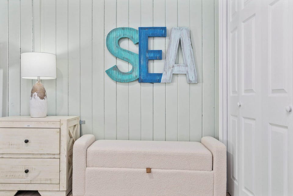 Another view of the bunk room decor!