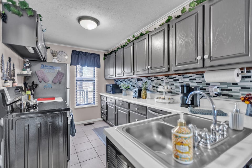 House, 2 Bedrooms | Private kitchen | Fridge, oven, dishwasher, coffee/tea maker