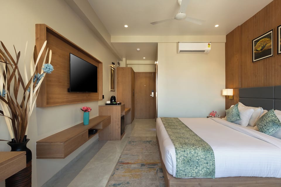 Deluxe Room, 1 Bedroom, City View | In-room safe, desk, laptop workspace, blackout drapes
