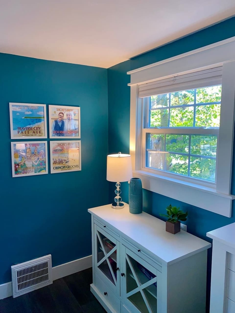Lots of daylight from all of the windows in living area.