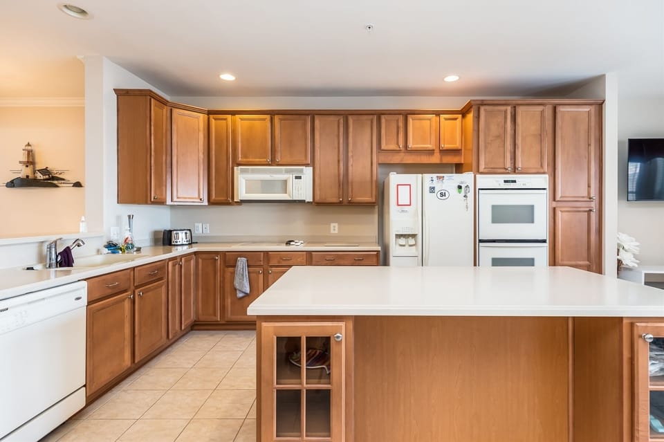 Sunset Island 3 Fountain Drive West Kitchen Area